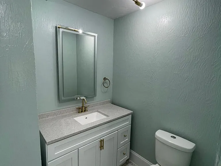 428 W Broadmoor St — Photo 24