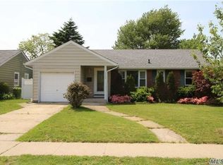 2576 Oceanside Rd, Oceanside, NY 11572