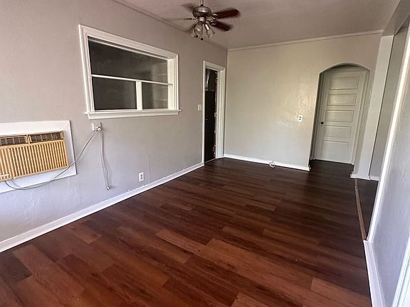 3rd image of 1005 NE 17th St #D