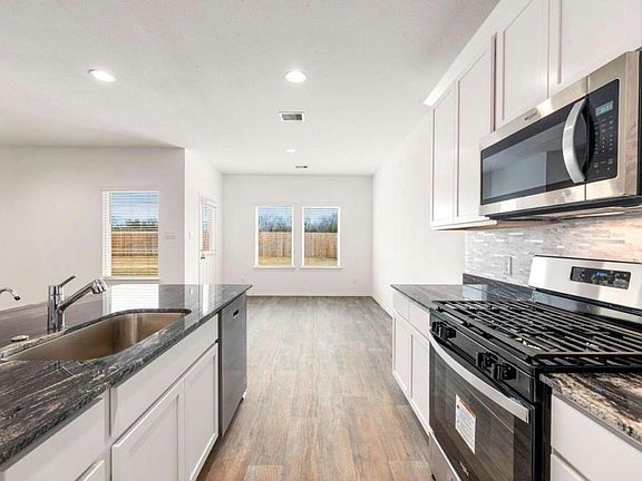 2nd image of 3023 Sycamore Run Ln