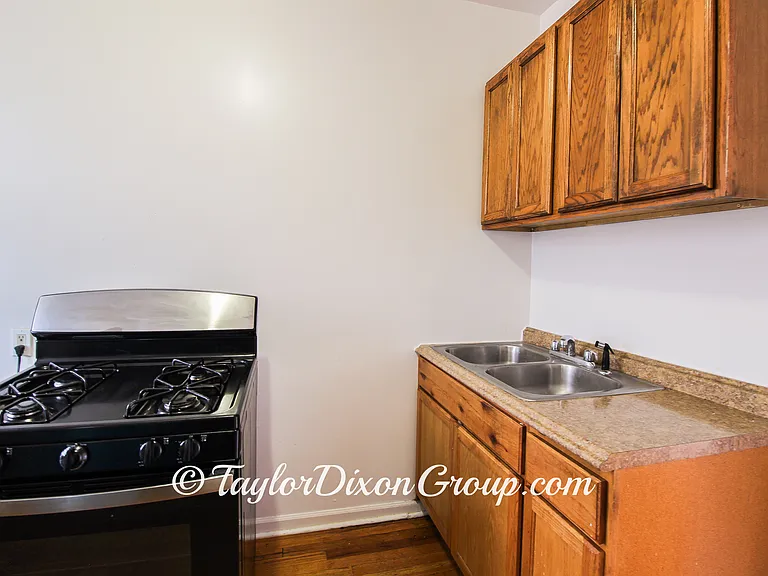514 E 70th St #3 — Photo 4