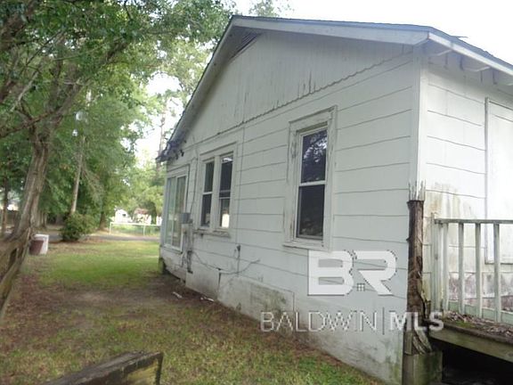 4th image of 102 Hart St