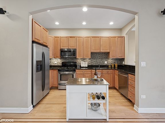 5th image of 2125 W Belmont Ave Unit 2E