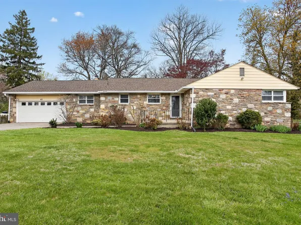 65 Russell Rd, Phoenixville, PA 19460