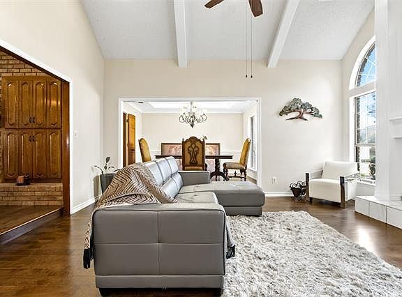 5th image of 1331 Carriage Creek Dr