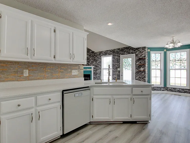 3660 S Naples Ct — Photo 6