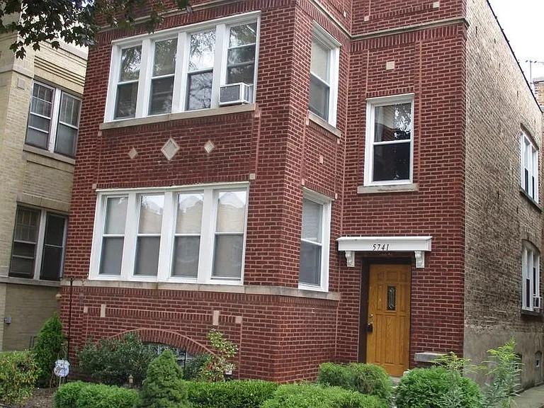 5741 N Artesian Ave #G — Photo 8