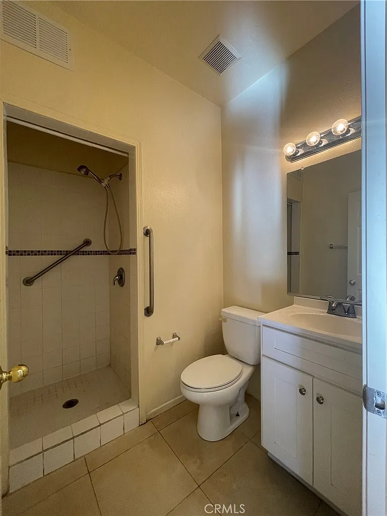 4 bed, 2530 sqft, $3,900 — Photo 4