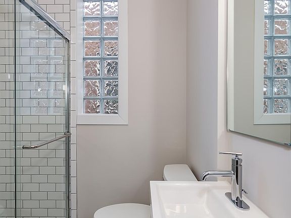 4th image of 6316 Oakland Ave #2B