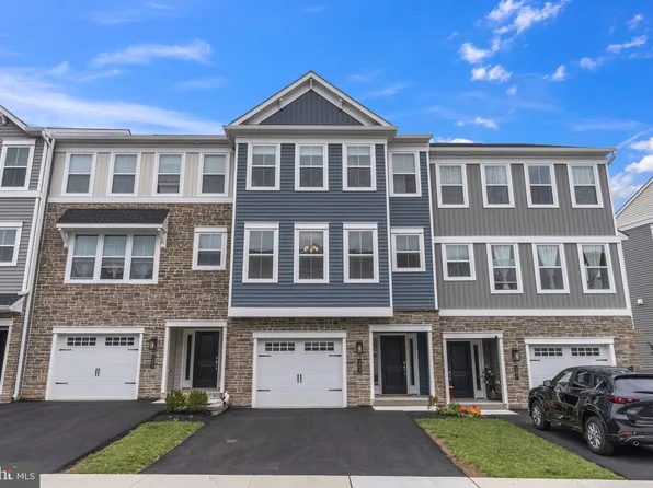 105 Higher Rock Ct, North Wales, PA 19454