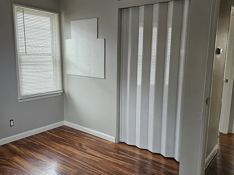 528 E Dallas Ave — Photo 18