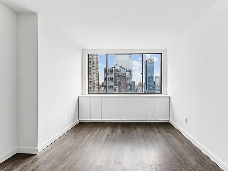 520 W 43rd St #33FF — Photo 1