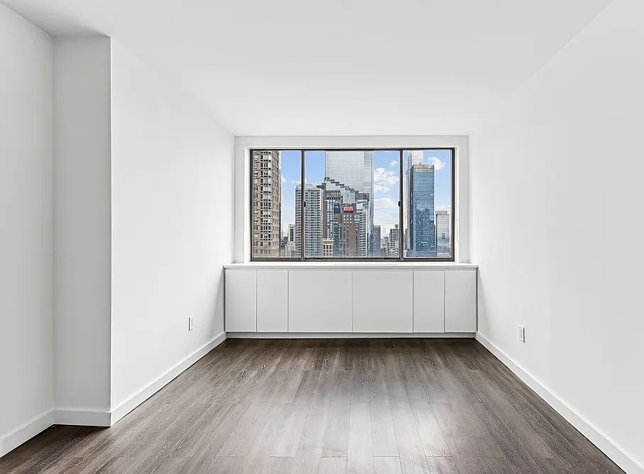 1st image of 520 W 43rd St #33FF