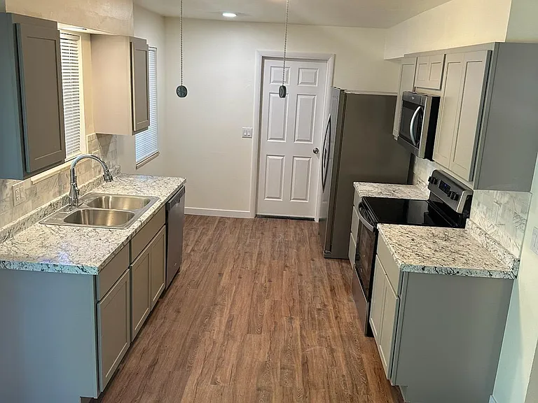Stover Cir — Photo 2