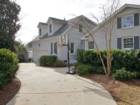 3rd image of 1101 Country Club Dr