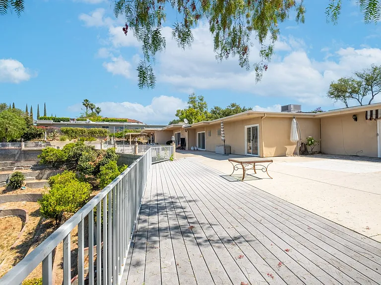 4321 Clear Valley Dr — Photo 62