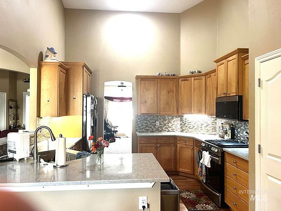 5th image of 3738 N Hollymount Way