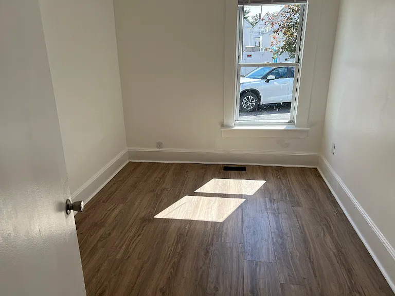 38 London St — Photo 8
