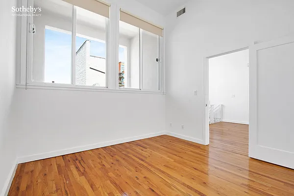 Sold by Sotheby's International Realty | media 10