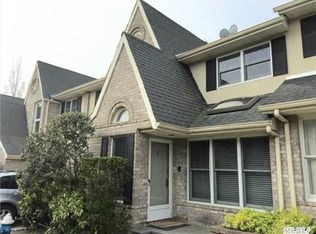 1180 E Broadway Apt 8, Hewlett, NY 11557