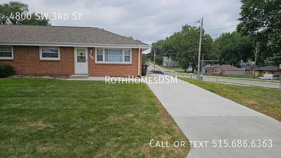 2 Bedroom 1 Bath Duplex with Egress Window in Full Basement — Photo 2