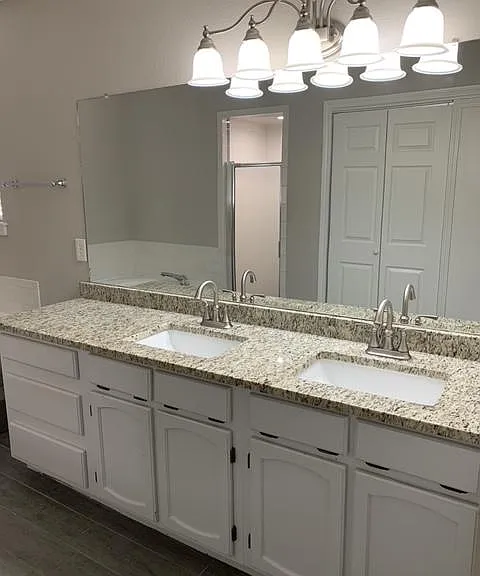 990 Camden Dr — Photo 10