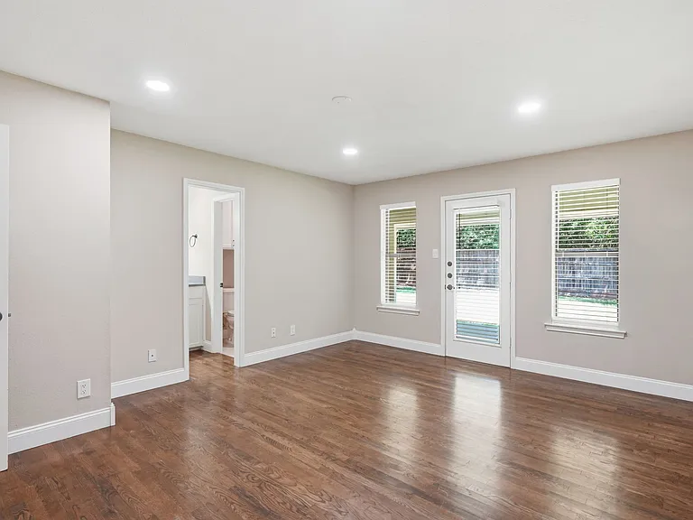 306 Dove Creek Trl — Photo 18
