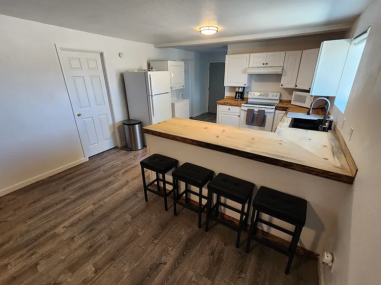 537 S Taylor Rd — Photo 3