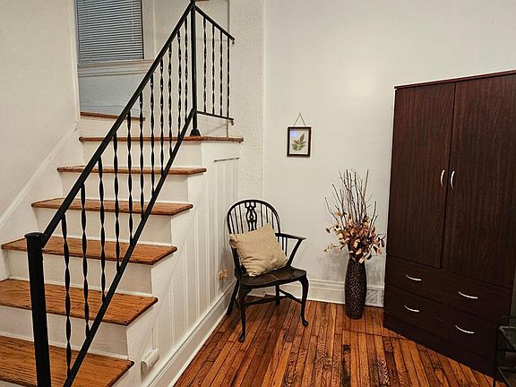 If you are interested in a furnished apartment we added some photos of the furnishings we provide.