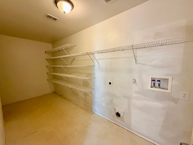 2732 Ingram Cir — Photo 10