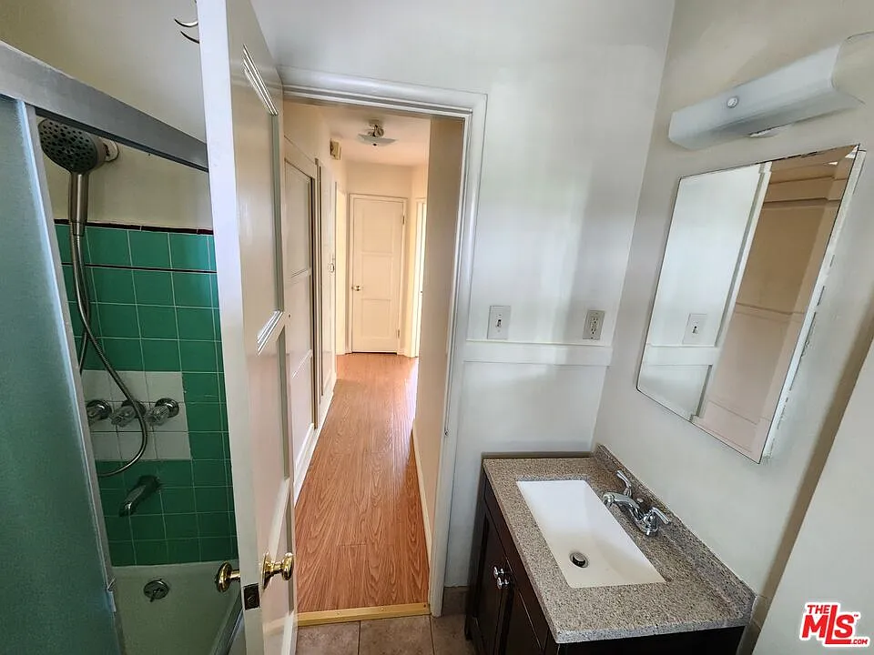Building Photo - 5264 Cahuenga Blvd