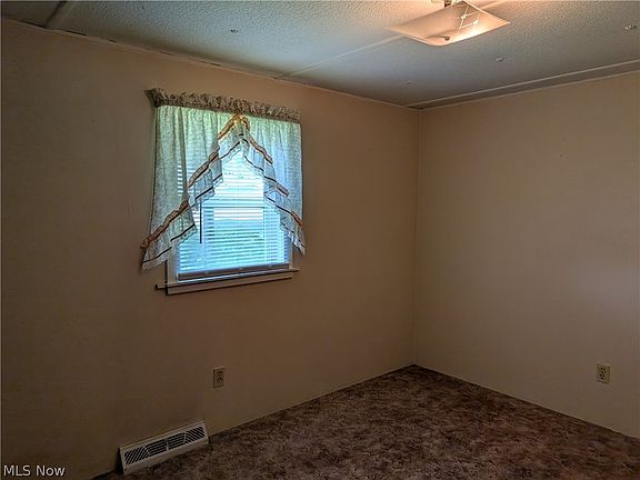 5th image of 45804 Yeager Dr