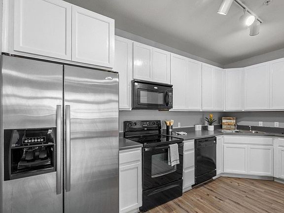 5th image of 3890 S Dayton St Unit 105