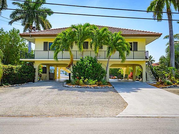 3rd image of 2559 Sombrero Blvd