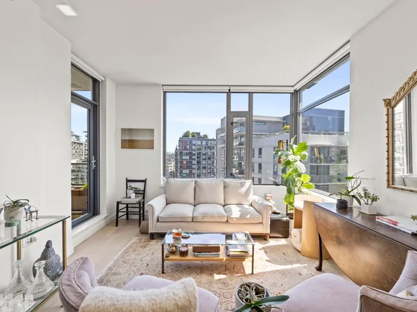 1688 Pullman Porter St #1209, Vancouver, BC V6A 0H4
