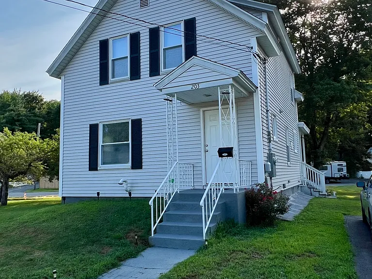 203 Hall St — Photo 2