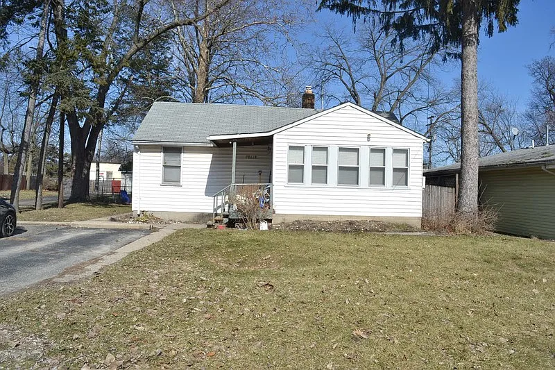 28618 Grayling Ave photo 1