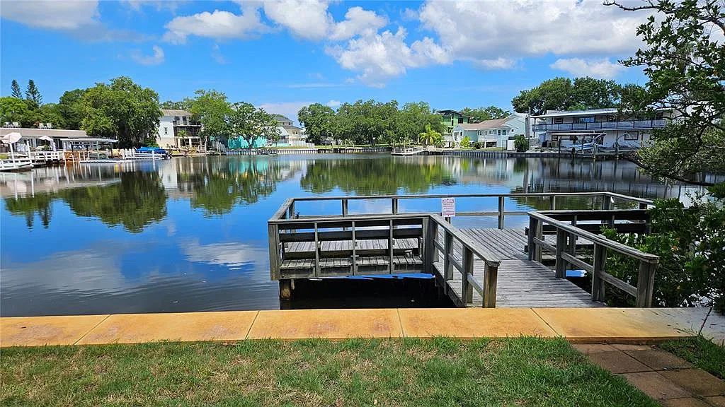 2 bed, 1.5 bath, 900 sqft, $1,750 — Photo 2