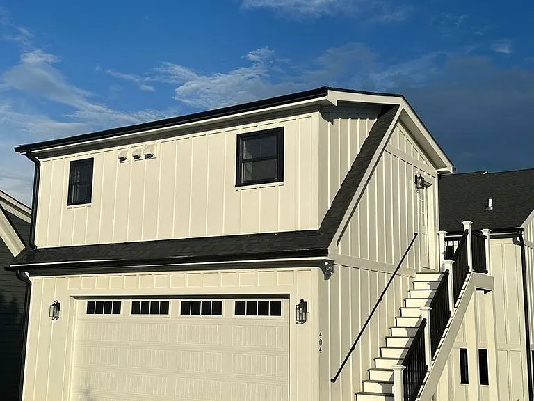 404 Phillips Aly — Photo 1