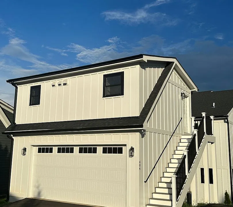 404 Phillips Aly