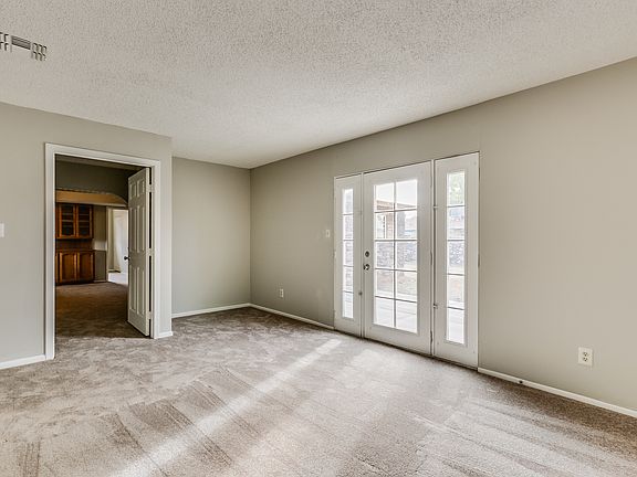 4th image of 1122 S Lilac Cir
