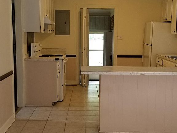 3rd image of 2501 Lisa Ln