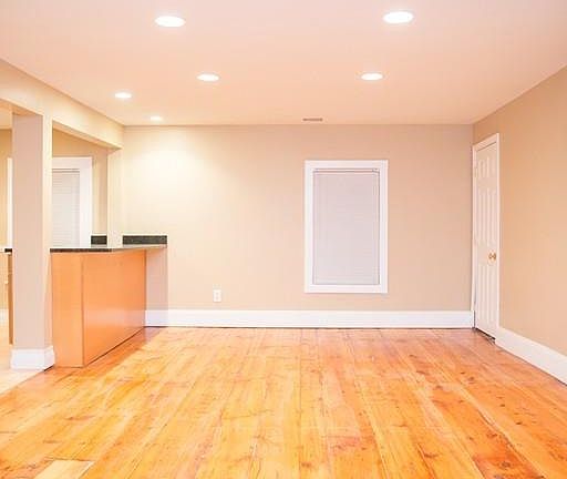 4th image of 9 Lincoln Ct #2