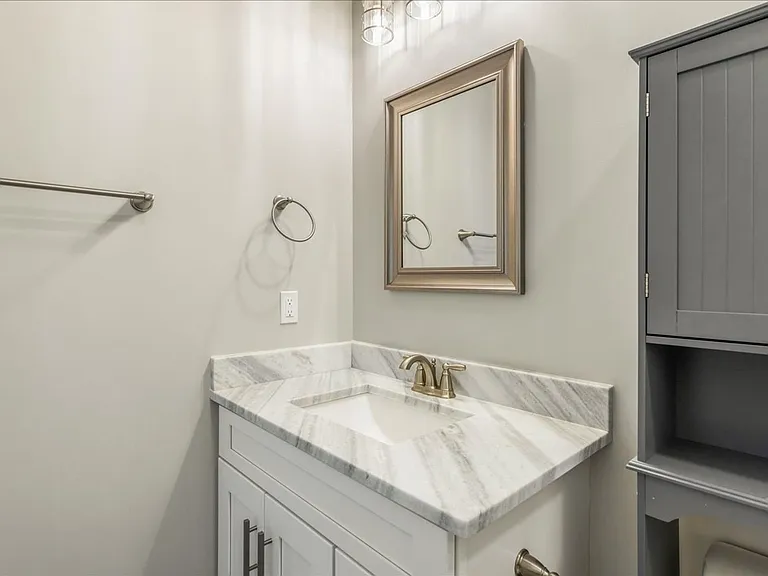 4072 Biltmore Ave — Photo 32
