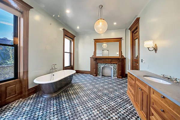 Sold by Compass | media 33