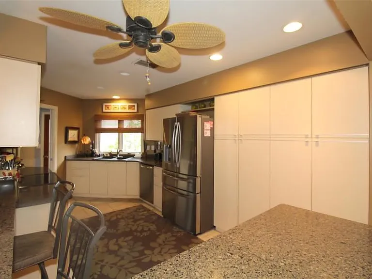 4532 Ascot Cir N — Photo 9