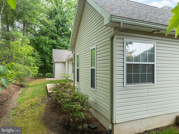 3rd image of 2465 Circleville Rd