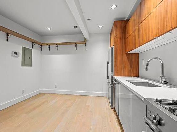 5th image of 131 W 122nd St #Gar