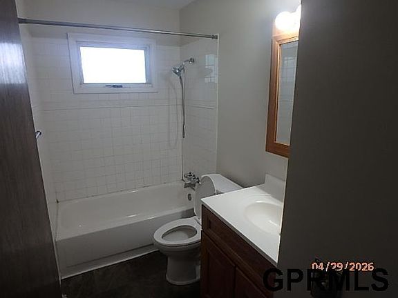 4th image of 1518 N 105th St
