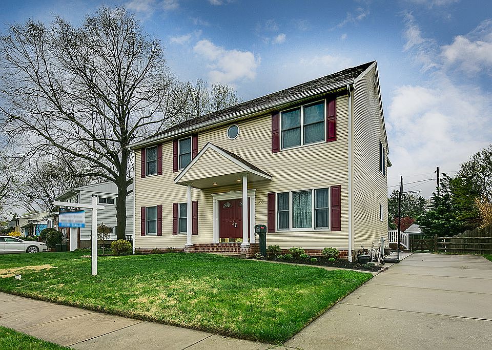 2nd image of 206 Deep Dale Dr